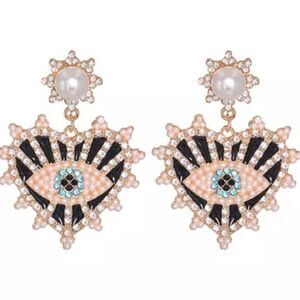 NWOT Rhinestone Eyeball Heart Earrings